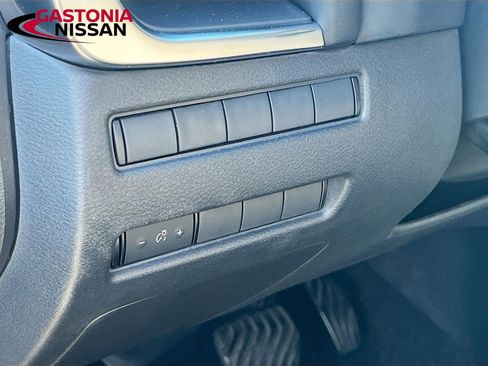 Used 2021 Nissan Rogue S image 13