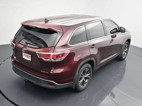 Used 2016 Toyota Highlander XLE AWD/4WD image 30