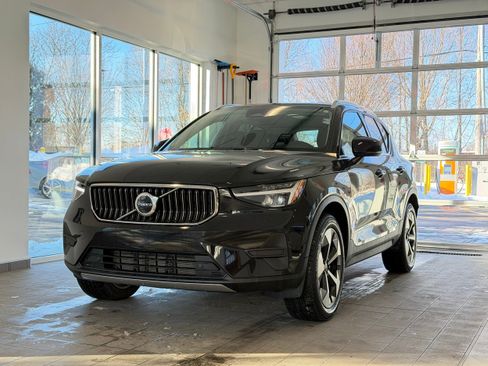 Certified 2025 Volvo XC40 B5 Core w/ Protection Package Premier image 2