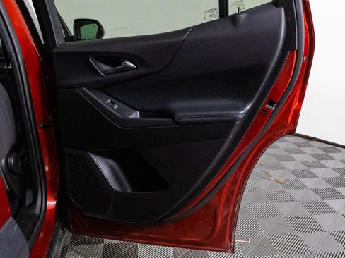 Used 2025 Chevrolet Equinox LT image 36