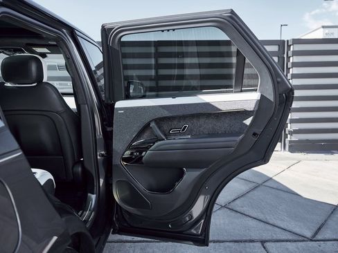 Used 2025 Land Rover Range Rover Sport Autobiography image 17