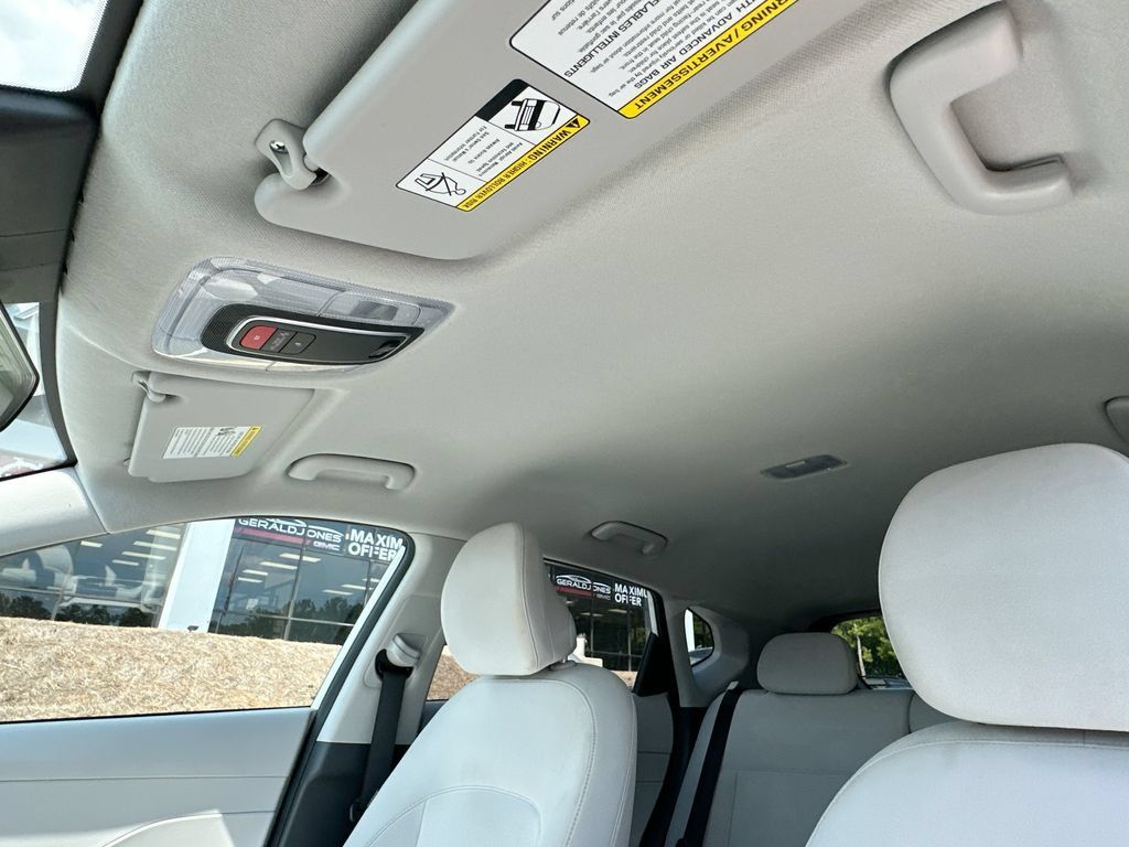 Used 2025 Hyundai Kona SEL FWD image 11