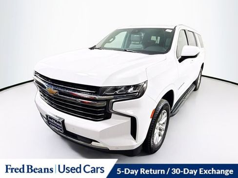 Used 2024 Chevrolet Suburban LT image 3