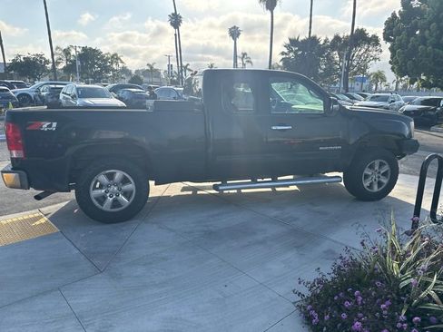 Used 2011 GMC Sierra 1500 SLT w/ SLT Convenience Package AWD/4WD image 27
