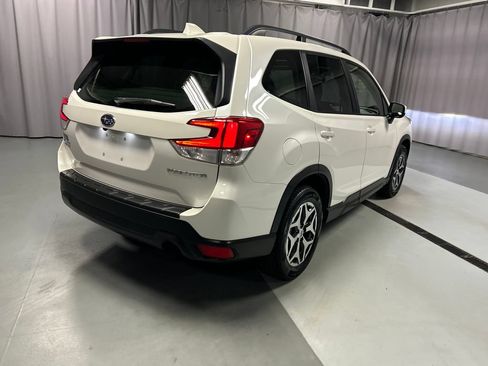 Used 2020 Subaru Forester Premium AWD/4WD image 7