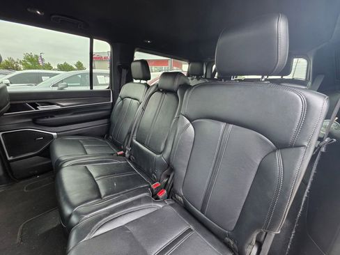 Used 2024 Jeep Wagoneer Series II w/ Flexible Seating Group AWD/4WD image 8