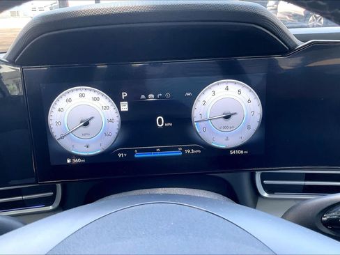 Certified 2024 Hyundai Elantra Limited FWD image 26