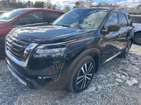 Used 2025 Nissan Pathfinder Platinum w/ Cargo Package image 1