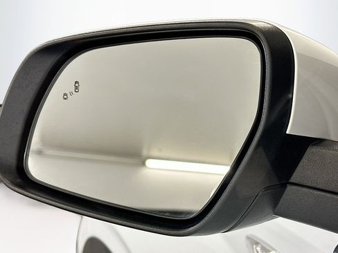 Used 2025 Hyundai Venue SEL image 16