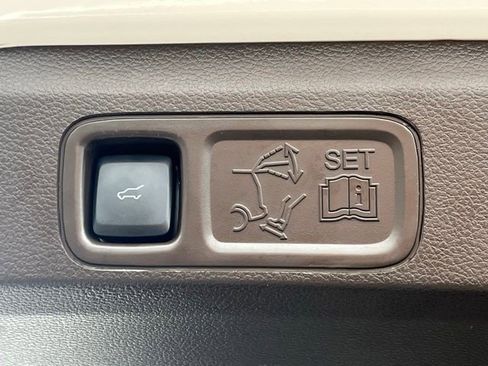 Used 2024 Ford Expedition King Ranch image 13