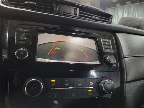 Used 2020 Nissan Rogue S FWD image 16