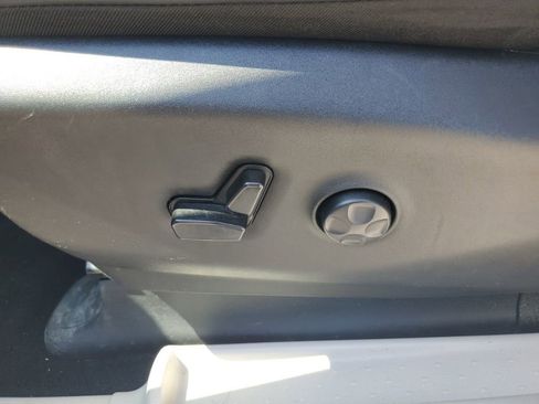 Used 2023 Chrysler Pacifica Touring-L FWD image 27