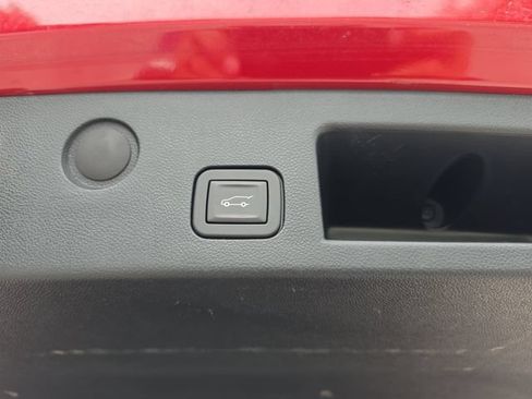 Used 2025 Chevrolet Equinox ACTIV w/ Safety and Technology Package FWD image 8
