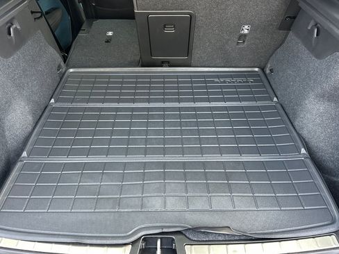 Certified 2023 Volvo C40 P8 Recharge Plus AWD/4WD image 17