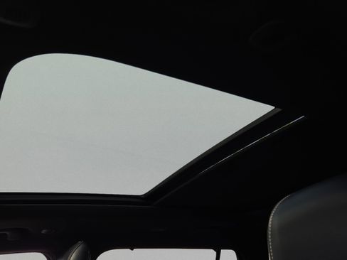 Used 2021 Jeep Grand Cherokee L Overland w/ Luxury Tech Group IV image 10