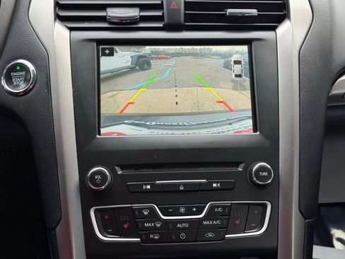 Used 2018 Ford Fusion SE w/ Fusion SE Technology Package image 24