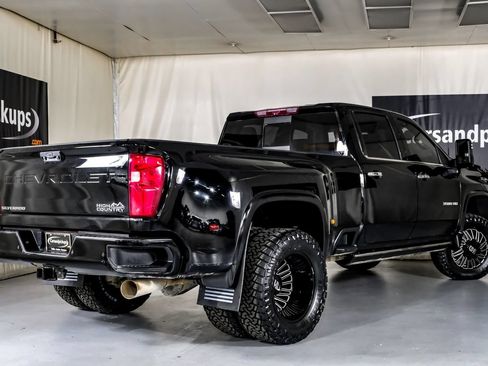 Used 2023 Chevrolet Silverado 3500 High Country w/ Technology Package AWD/4WD image 9
