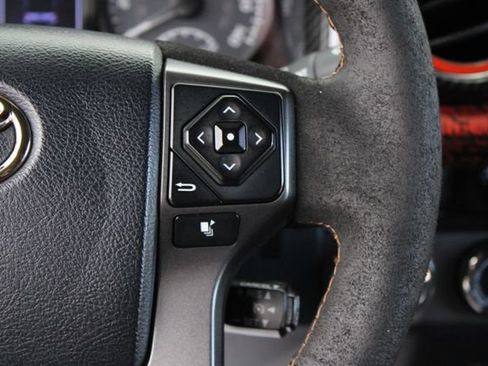 Used 2016 Toyota Tacoma TRD Off-Road w/ Premium & Technology Package AWD/4WD image 19