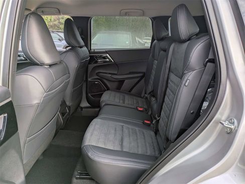 New 2026 Mitsubishi Outlander SE image 15