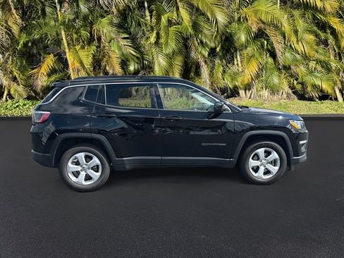 Used 2021 Jeep Compass Latitude w/ Convenience Group AWD/4WD image 3