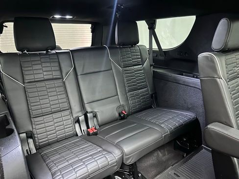 Used 2023 Cadillac Escalade ESV Premium Luxury Platinum w/ LPO, Radiant Package AWD/4WD image 17