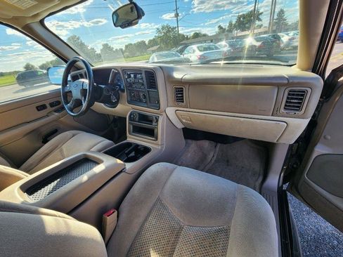Used 2004 Chevrolet Suburban LS w/ Preferred Equipment Group RWD image 15
