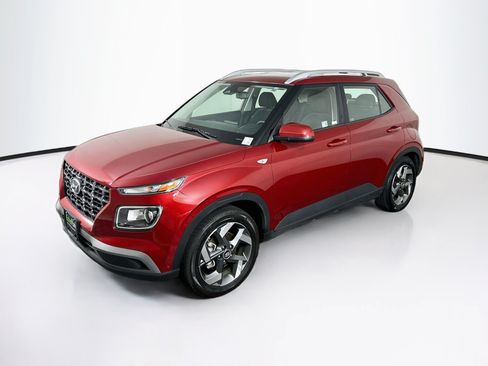 Used 2025 Hyundai Venue SEL FWD image 3