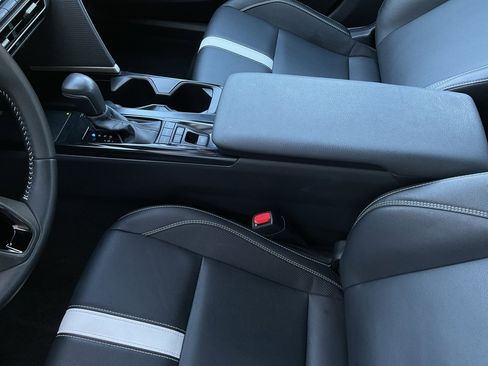 Used 2025 Toyota Camry SE image 35