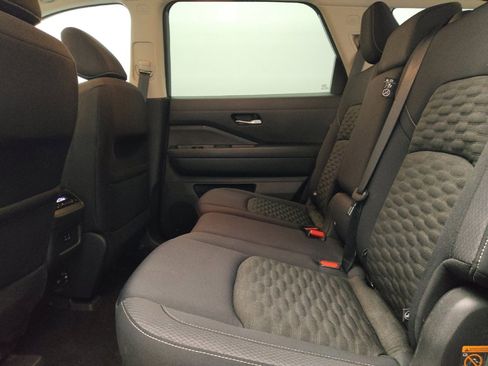 Used 2022 Nissan Pathfinder SV FWD image 18
