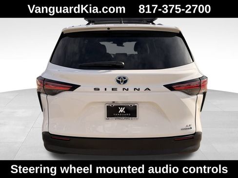 Used 2021 Toyota Sienna LE image 3