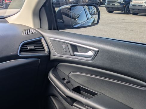 Certified 2018 Ford Edge Titanium w/ Equipment Group 301A FWD image 19