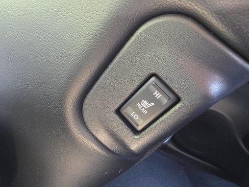 Used 2015 Nissan Leaf SL w/ Premium Package FWD image 29