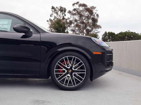 New 2026 Porsche Cayenne S AWD/4WD image 11
