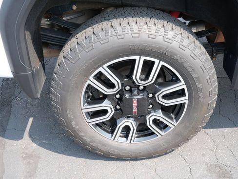 Used 2022 GMC Sierra 3500 AT4 w/ AT4 Premium Plus Package AWD/4WD image 8