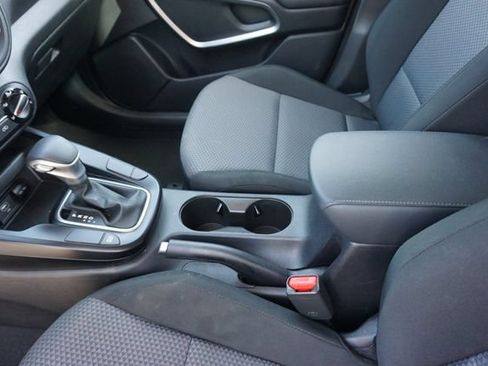 Used 2025 Kia Soul LX w/ LX Technology Package FWD image 19
