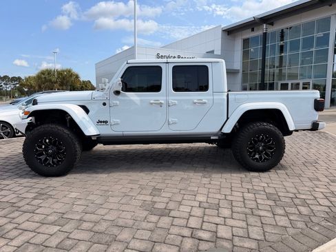Used 2022 Jeep Gladiator Overland AWD/4WD image 12
