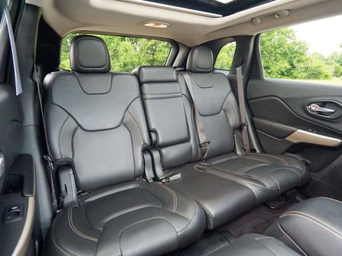Used 2018 Jeep Cherokee Limited AWD/4WD image 35