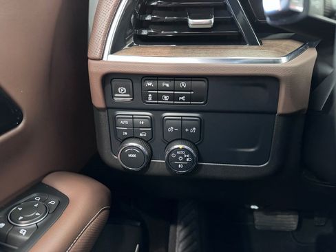 Certified 2025 Chevrolet Tahoe High Country AWD/4WD image 28