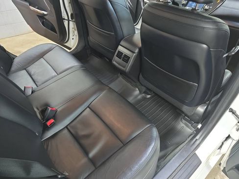 Used 2018 Toyota Avalon Touring w/ Carpet Mat Package FWD image 12
