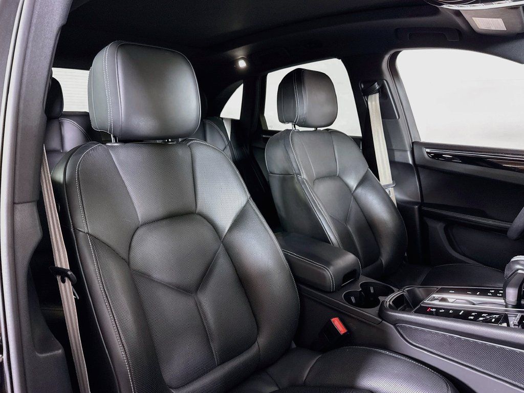 Certified 2023 Porsche Macan S AWD/4WD image 18