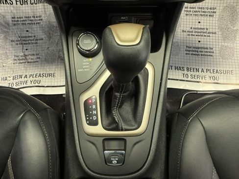 Used 2018 Jeep Cherokee Limited AWD/4WD image 31