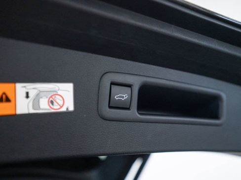 Certified 2025 Toyota Highlander LE AWD/4WD image 38