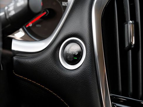 Used 2020 Chevrolet Traverse Premier image 23