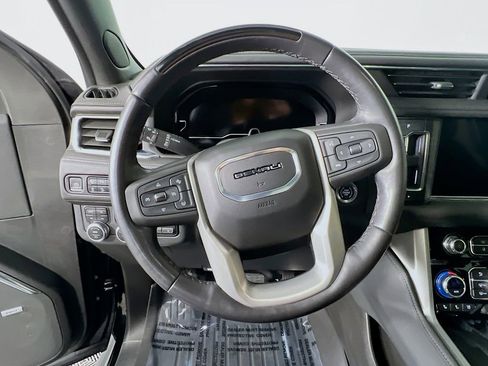 Used 2023 GMC Yukon Denali w/ Advanced Technology Package image 10