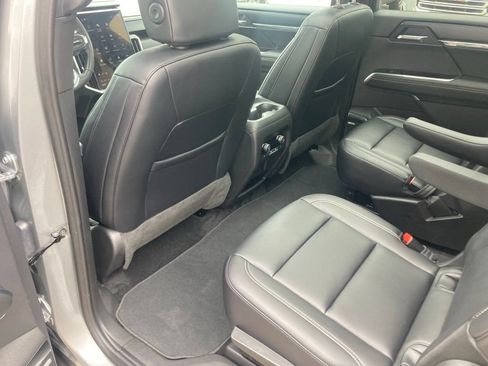 Certified 2024 GMC Acadia Elevation w/ Luxury Package AWD/4WD image 18