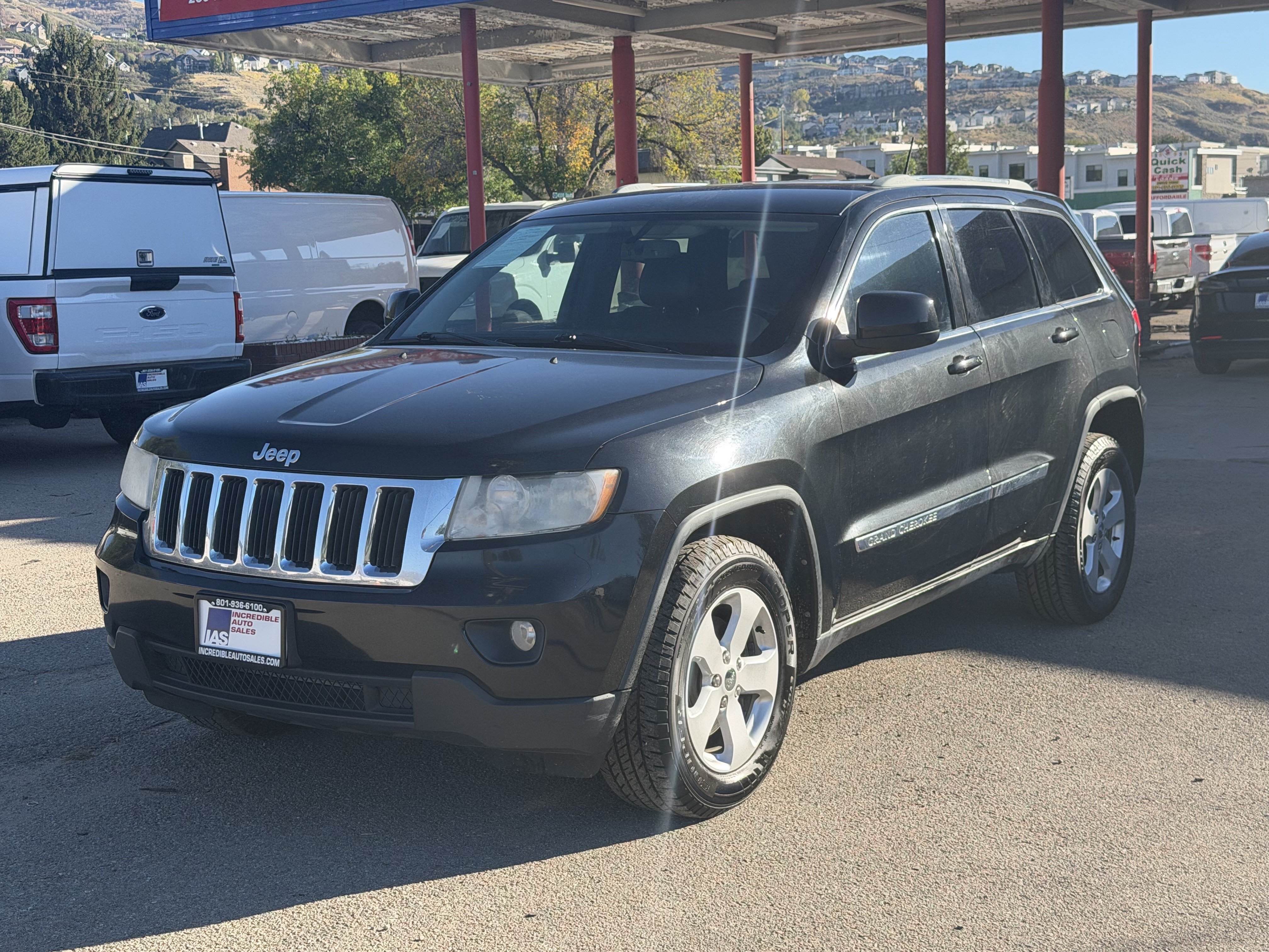 Used 2012 Jeep Grand Cherokee Laredo AWD/4WD image 2