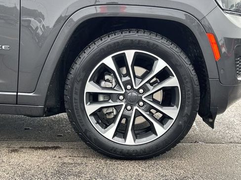 Used 2022 Jeep Grand Cherokee L Overland w/ Luxury Tech Group IV AWD/4WD image 16