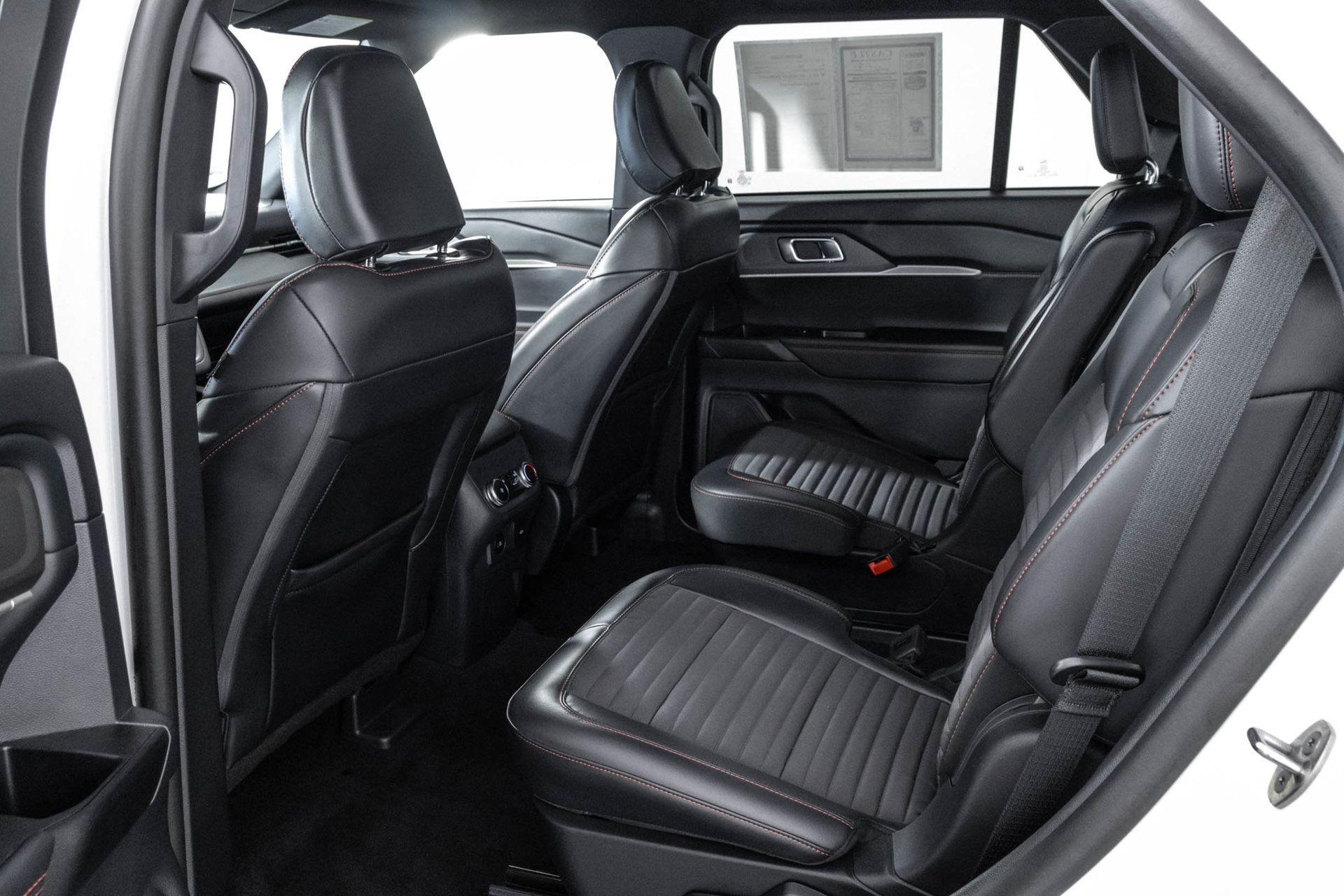 Used 2025 Ford Explorer ST-Line AWD/4WD image 36