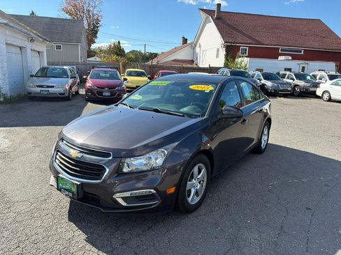 Used 2015 Chevrolet Cruze LT image 2