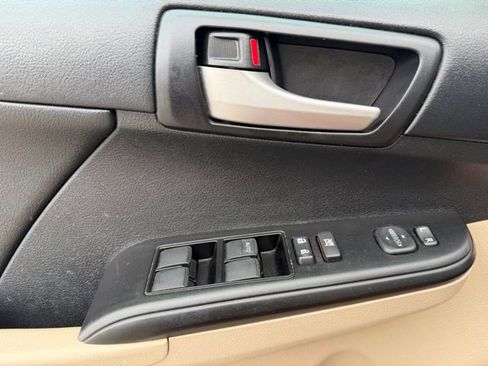Used 2013 Toyota Camry LE image 26